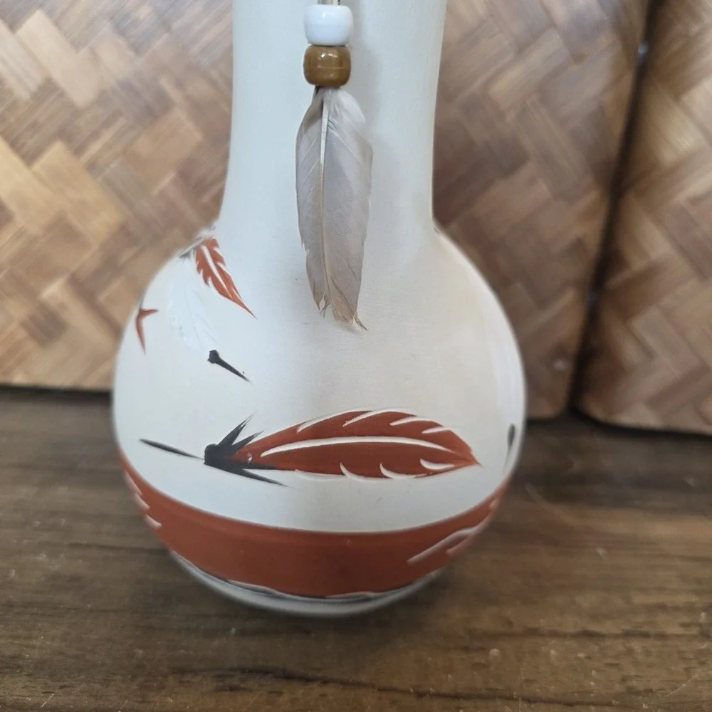 Native American Indian Pottery Feather Arrow Wedding Vase 7.5